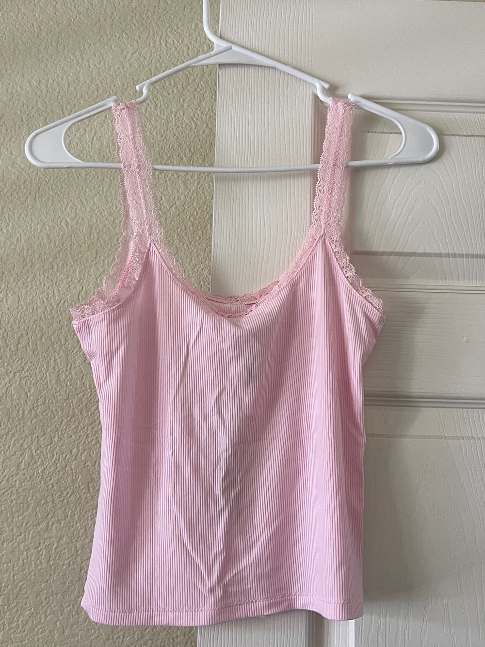 SKIMS Soft Lounge Lace Cami Cherry Blossom - Picture 3 of 4